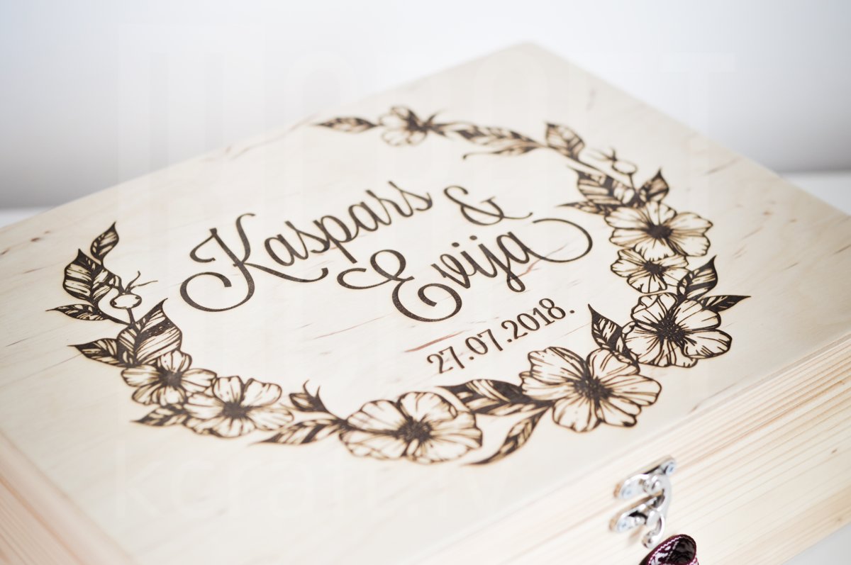 Lāde - gravējums "Ziedu vainags 2"