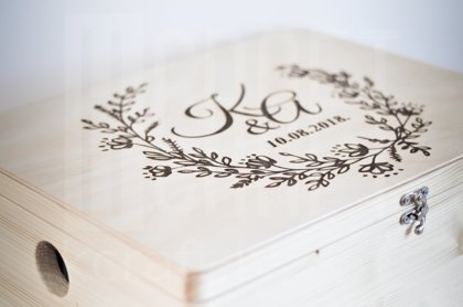 Lāde - gravējums "Ziedu vainags"